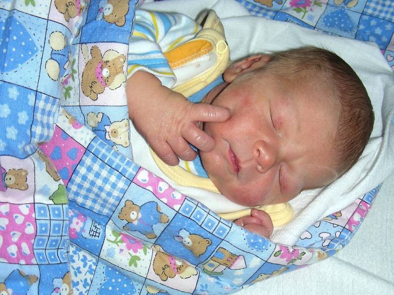 MAREK Krejčí se narodil 25. listopadu 2017, vážil 3,30 kg a měřil 48 cm. Maminka a tatínek si prvorozeného syna Marečka odvezli z hořovické porodnice domů do Mirošova. 