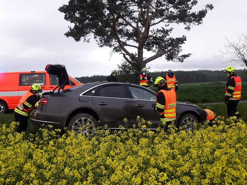 Dopravní nehoda mezi Chyňavou a Bratronicemi.