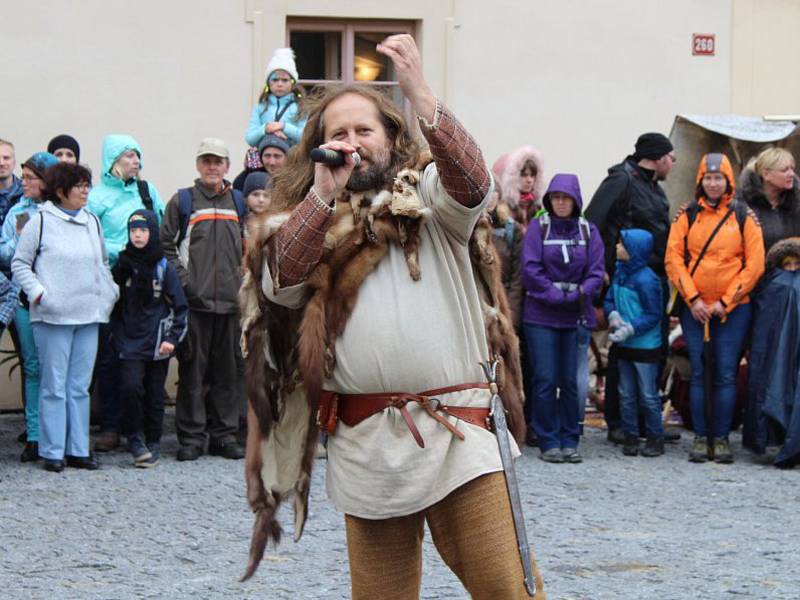 Z oslav keltského svátku Samhain v areálu zámku v Nižboru v roce 2017.