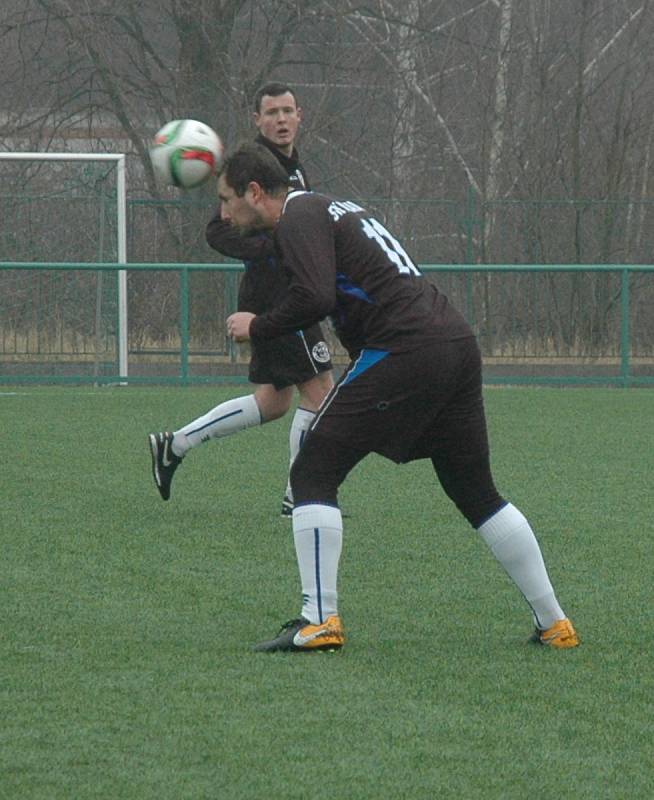 Fotbalisté Hořovicka (v oranžovém) přestříleli Kladno 4:3.