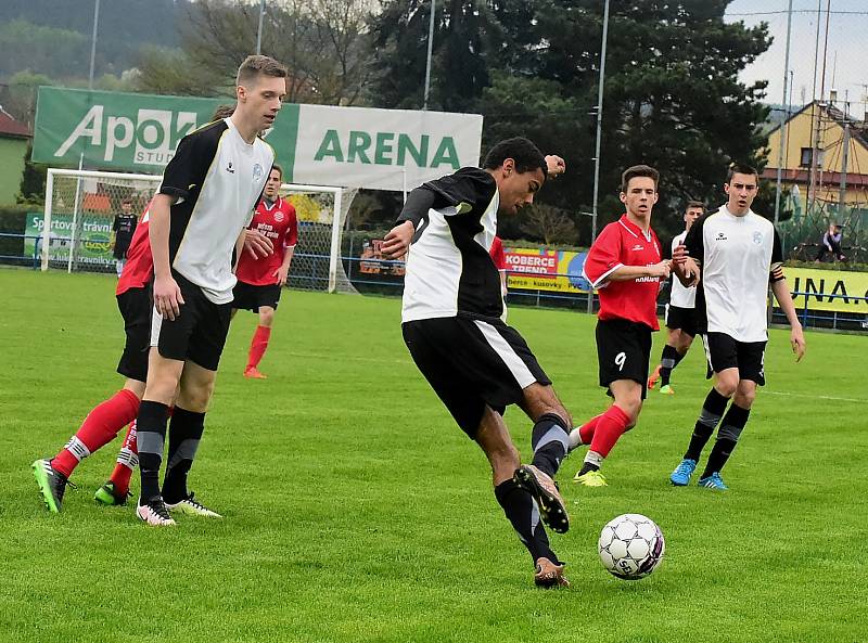 Duel B mužstev v okresním fotbalovém přeboru mezi Královým Dvorem a Hořovickem skončil nerozhodně 3:3.