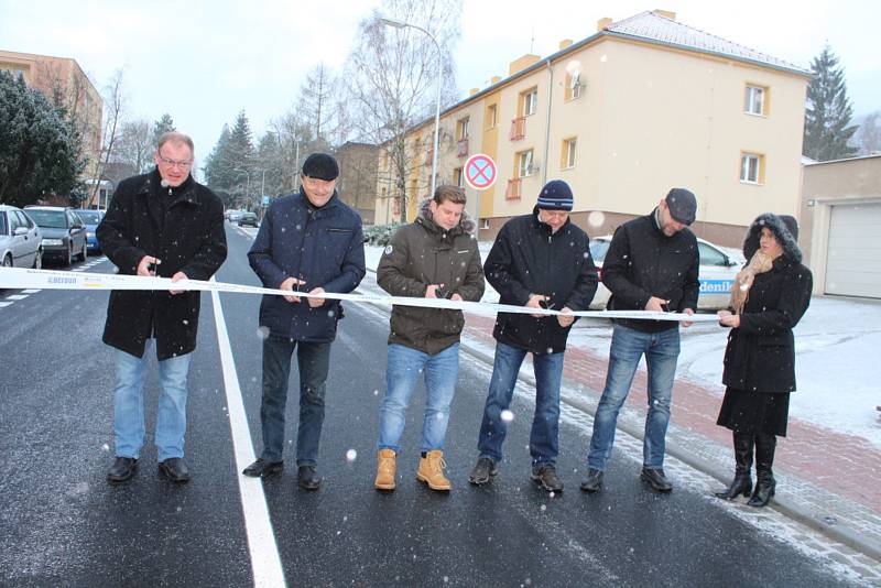 Obyvatelé Bezručovy a Košťálkovy ulice se dočkali nových parkovacích míst.