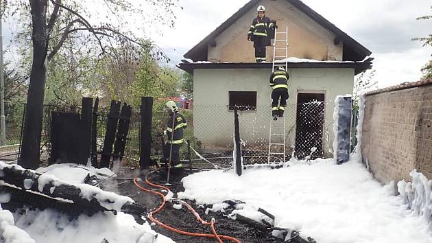 Hasiči zasahovali u požáru odpadu v Rudné.