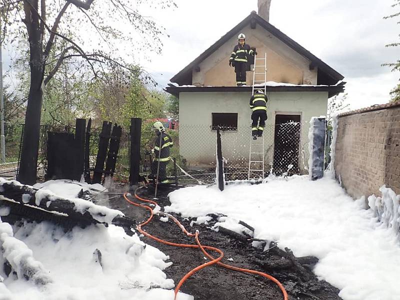 Hasiči zasahovali u požáru odpadu v Rudné.