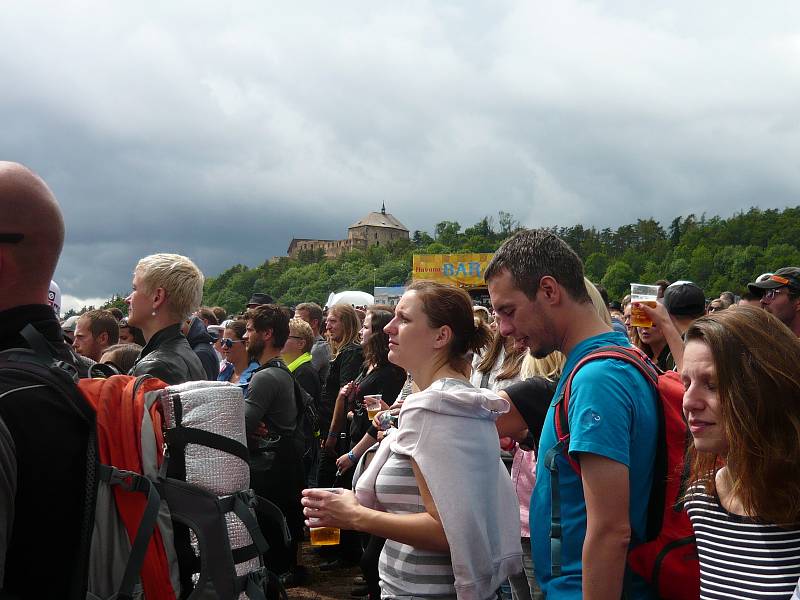 Festival Hrady.CZ, který si oblíbily tisíce fanoušků po celé České republice, zahájil letošní ročník opět na louce pod Točníkem.