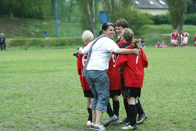 Vítězství v okresním kole vybojovala ŽS Hýskov a ZŠ Králův Dvůr.