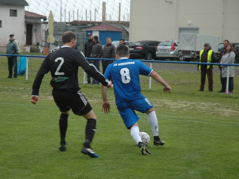 Fotbalová divize - skupina A: Hořovicko - Dobříš 5:1 (2:1).