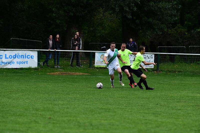 Fotbalová I.B třída, skupina E: Loděnice - Králův Dvůr 2:1.