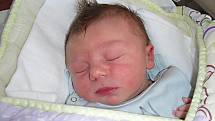 Jakub Fíkar, prvorozený syn manželů Lucie a Dušana z Drozdova, se narodil v neděli 25. května 2014 a rodiče ho přivedli na svět společně. Kubíčkovi sestřičky na porodním sále navážily 3,49 kg a naměřily 49 cm. 