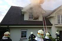 Požár v pokoji jednopatrového rodinného domu v Chrustenicích.