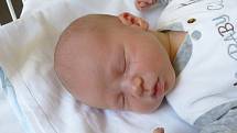 Matěj Andres se narodil 4. června 2021 v kolínské porodnici, vážil 3595 g a měřil 51 cm. V Pečkách bude vyrůstat s bráškou Vojtou (2.5) a rodiči Terezou a Jaromírem.