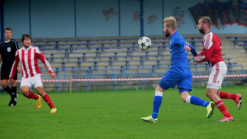 S Viktorií Jirny Králův Dvůr po remíze 1:1 zvítězil na penalty 4:3.