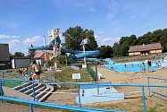 Hořovickému aquaparku dominuje téměř 90 metrů dlouhý tobogan, na kterém se vyřádí hlavně děti.