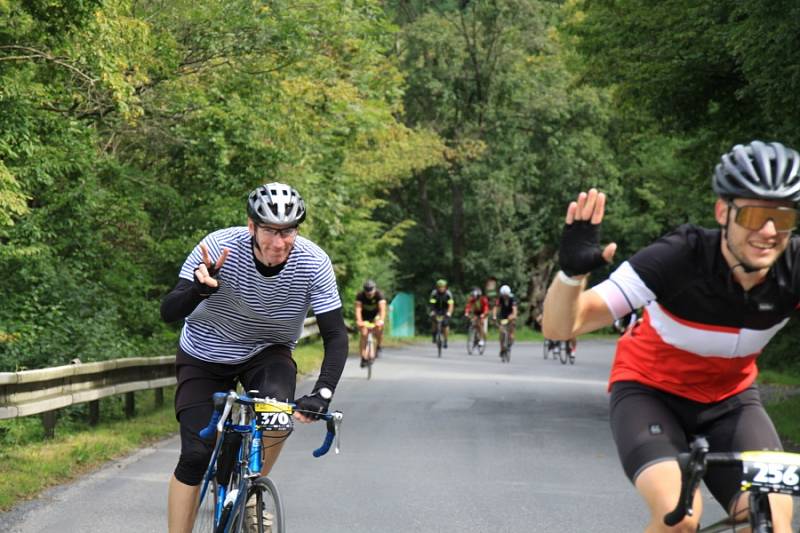 První ročník cyklistického závodu pro veřejnost L'Etape by tour de France.