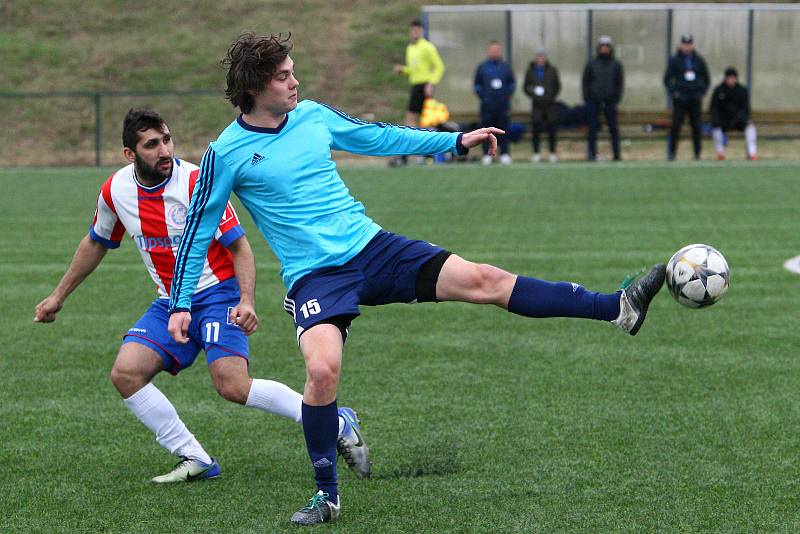 Fotbalová divize, skupina A: SK Senci Doubravka - Český lev Union Beroun 0:0, na penalty 3:4.