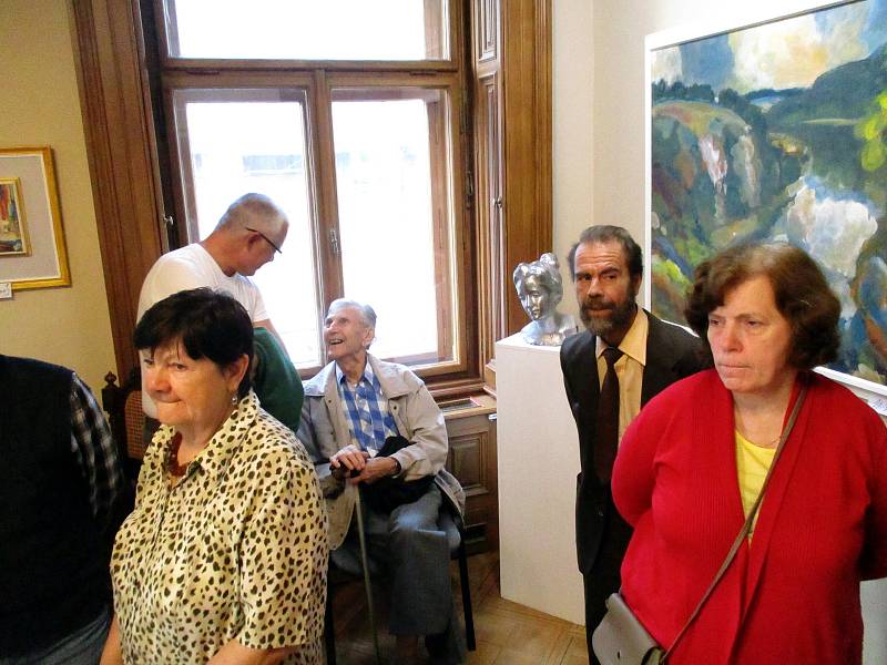 Městská galerie v Berouně připravila výstavu k osmdesátinám sochaře a malíře Jiřího Vydry.