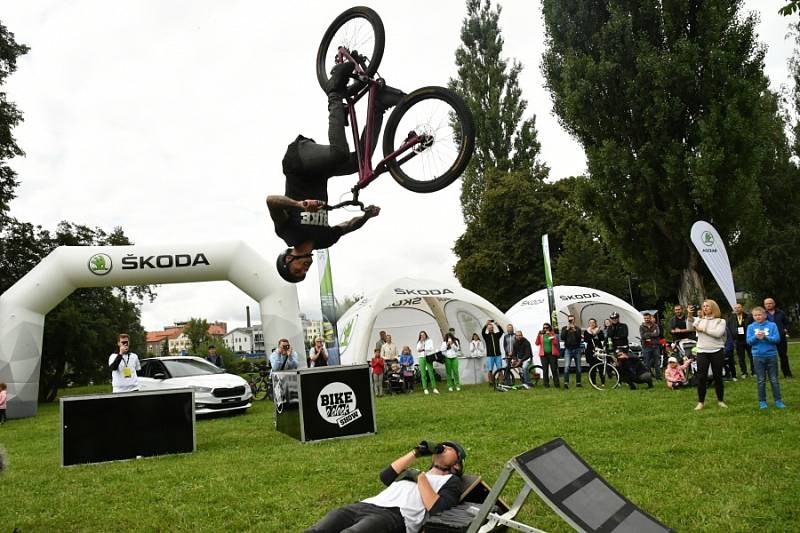 První ročník cyklistického závodu pro veřejnost L'Etape by tour de France.