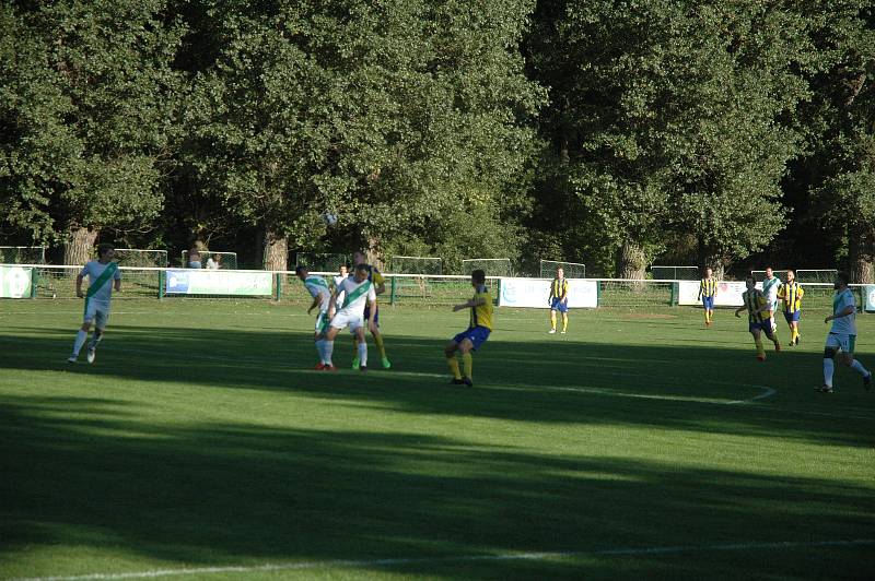 Z fotbalové I.B třídy, sk. E: AFK Loděnice - TJ Sokol Daleké Dušníky 5:1 (4:0).