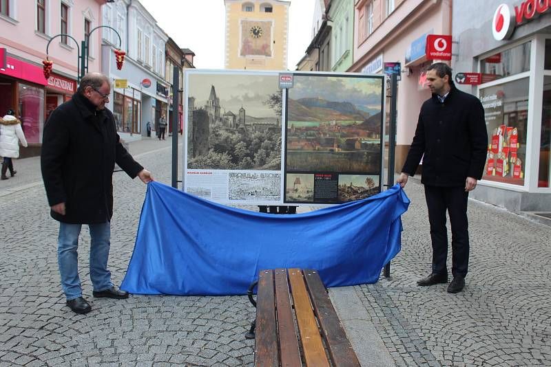 Ze zahájení výstavy Beroun v obrazech v Palackého ulici v Berouně.