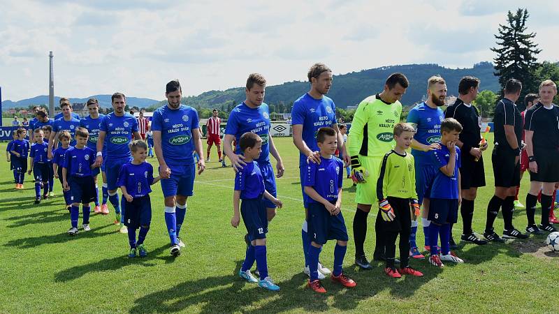 Zápas Fortuna ČFL Králův Dvůr - Zápy provázela slavnostní atmosféra. Cábelíci se rozloučili s domácím publikem výhrou 1:0. Foto: Pavel Paluska