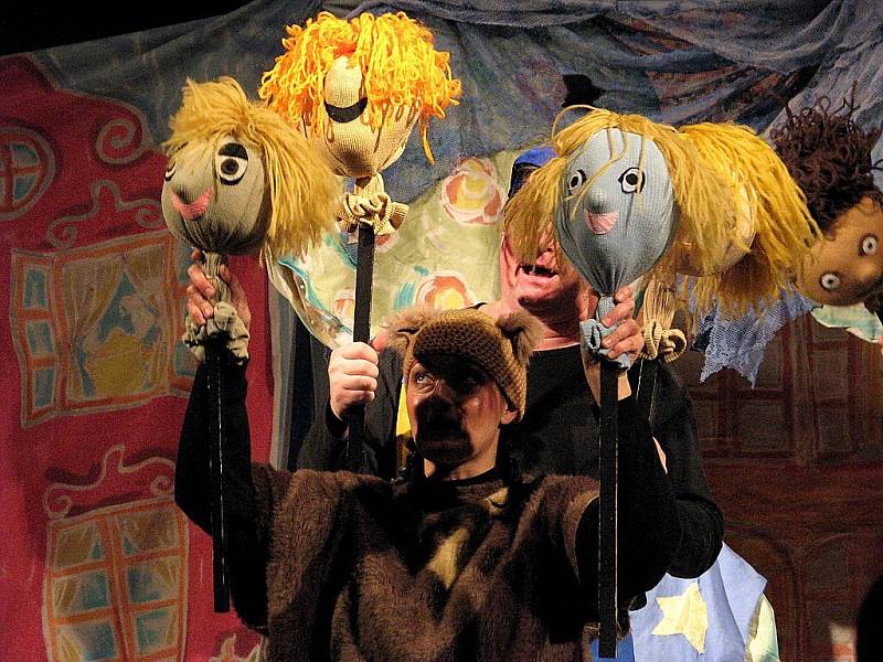 Karlovarské hudební divadlo pohádkovou formou učí děti ekologickému chování.