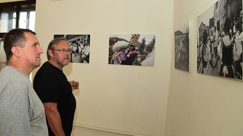 Z vernisáže výstavy fotografií Vladimíra Kasla ve Starém zámku v Hořovicích.