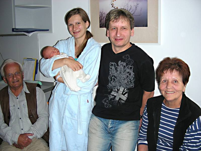 Manželé Markéta a Petr Hofmanovi z Loděnice přivítali společně na světě 23. června 2014 své první dítko, syna Davida. Chlapeček vážil po porodu 3,53 kg a měřil 50 cm. Na fotografii z porodnice je Davídek s pradědečkem, maminkou, dědečkem a prababičkou. 