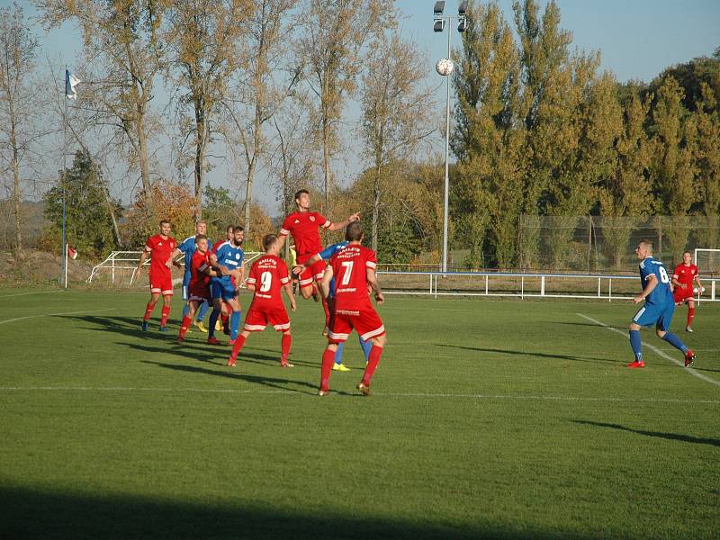 O výhře Hořovicka (v modrém) rozhodl jediný gól Martina Kopáče.