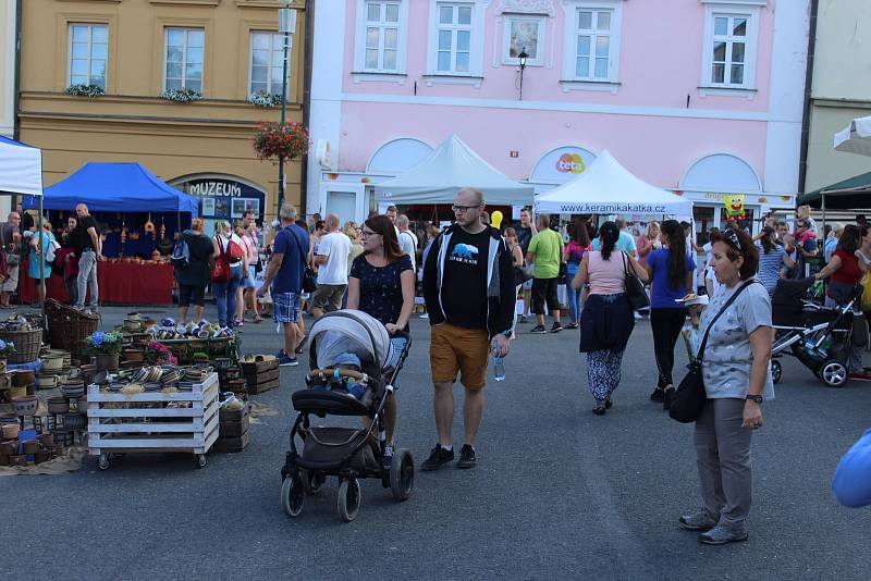 Návštěvníci mohli na trzích vybírat ze všech druhů hrnčířské keramiky.