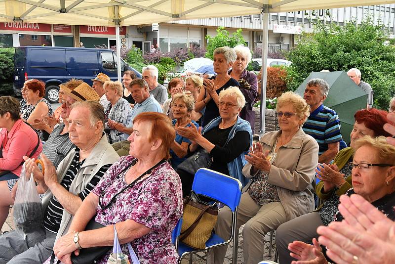 Odpoledne u Hvězdy s dechovou a cimbálovou muzikou, Beroun.