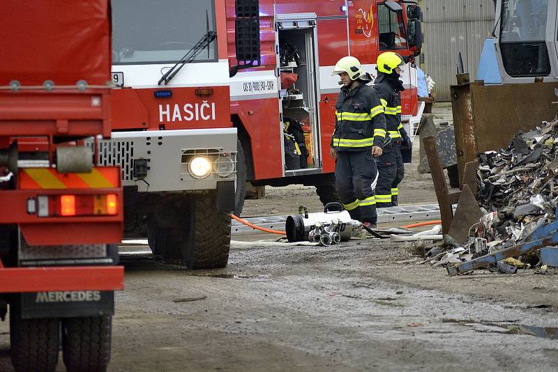 Zásah hasičů v areálu Kovo SDS Zdice