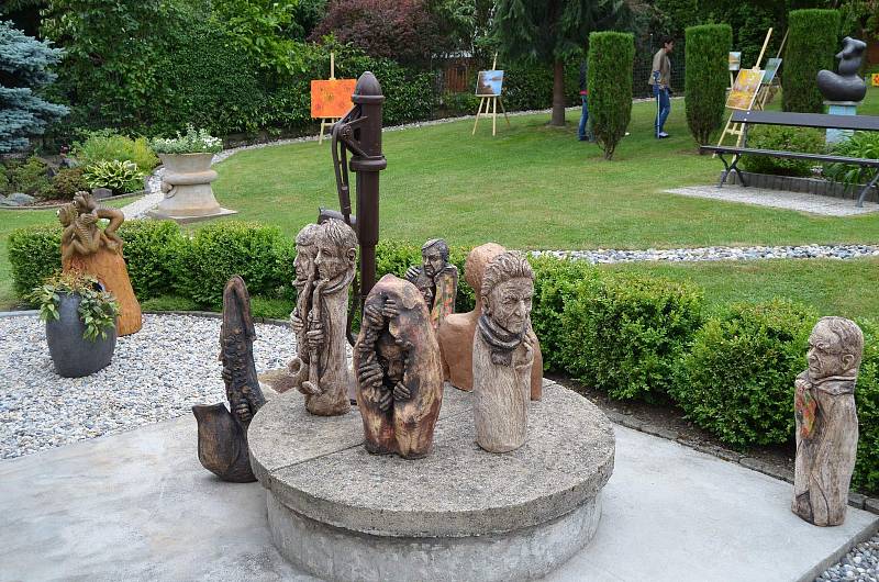 Výtvarnice Marcela Braunnová Regaiolliová v sobotu a v neděli zpřístupnila svoji netradiční zahradu veřejnosti.