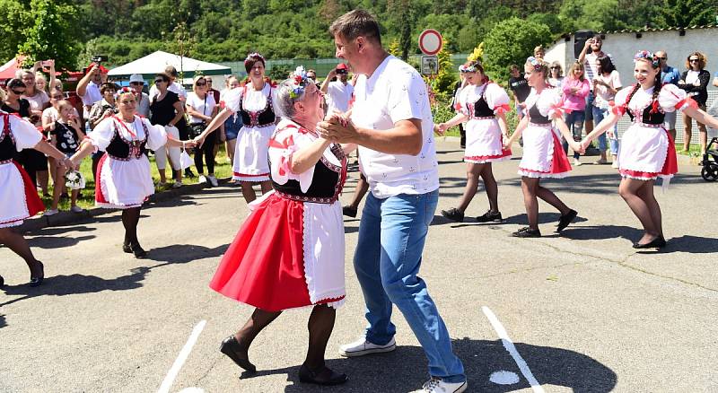 Staročeské suché máje v králodvorských Popovicích.