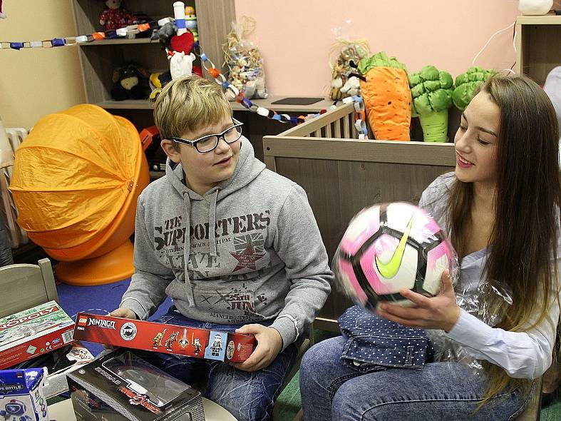 Čtenáři a Berounský deník nadělovali v azylovém domě pro matky s dětmi