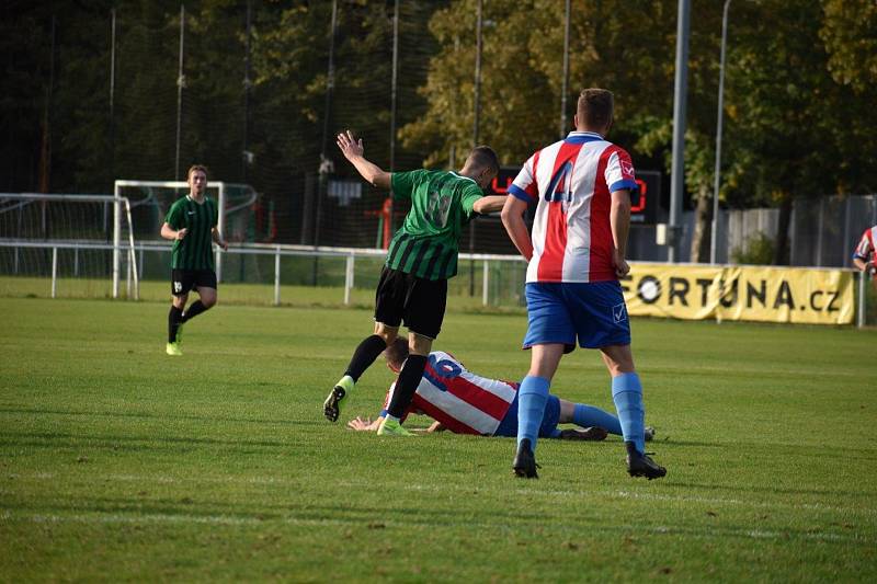 Fotbalová divize, skupina A: FC Rokycany - Český lev Union Beroun 4:1 (3:0).