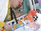 Zdravotní klauni chodí za dětmi na trvalé přístrojové podpoře v Hořovicích.