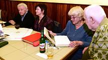 Ze setkání v restauraci Na Knížecí v Králově Dvoře u příležitosti 50. výročí založení turistického oddílu Tuláci.
