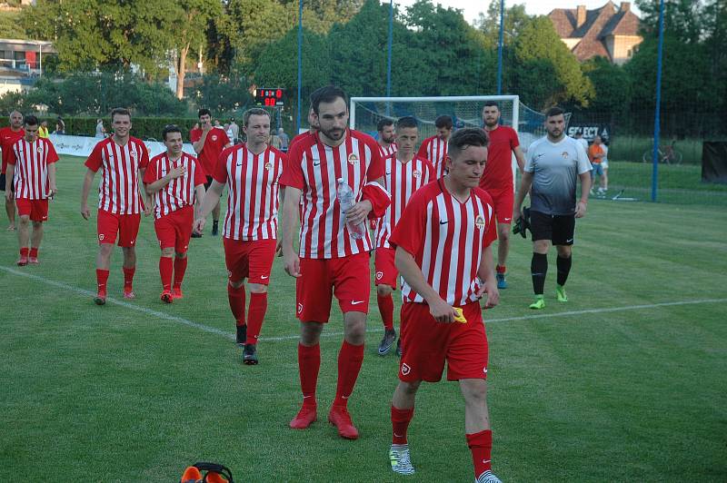 Vítězný pohár získali fotbalisté Komárova.