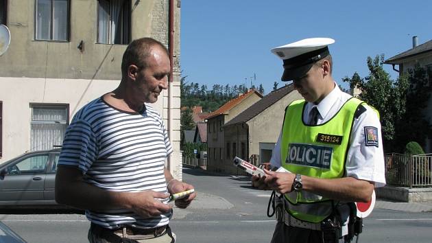 Policie kontroluje přítomnost alkoholu u řidičů i při preventivních akcích