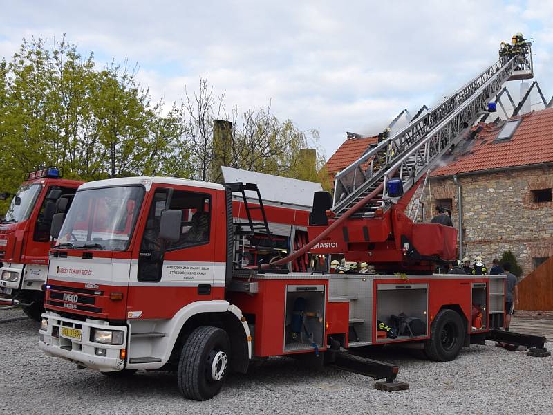 Pojízdný žebřík si hasiči nechali výrazně omladit