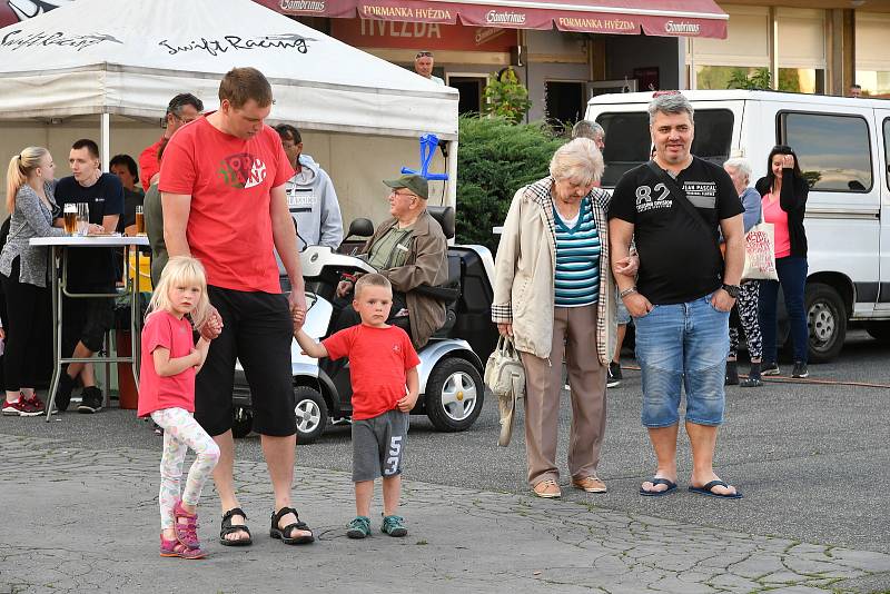 Z přehlídky dechových kapel v Berouně s názvem Dechovka u Hvězdy.