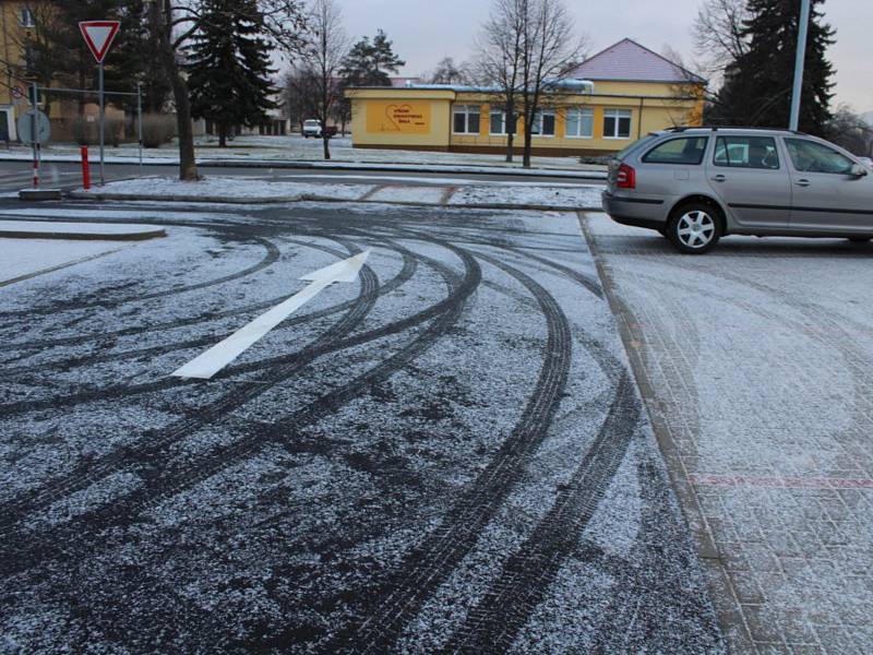 Obyvatelé Bezručovy a Košťálkovy ulice se dočkali nových parkovacích míst.