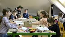 Hodina kreslení pro ukrajinské děti v Základní umělecké škole Václava Talicha v Berouně.