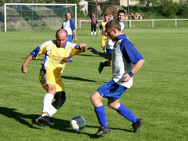 Stašov se v sobotu sice dostal na svém hřišti do vedení 1:0, nakonec ale podlehl soupeři z Neumětel 1:2.