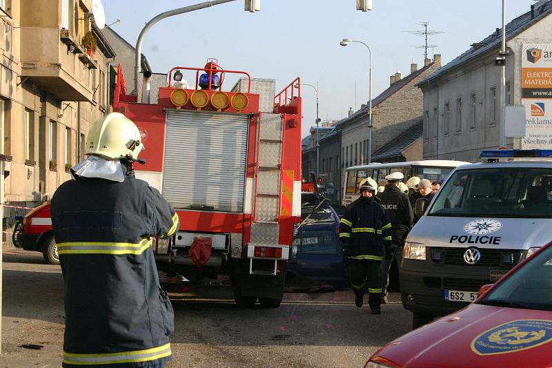 Dopravní nehoda v centru Berouna si vyžádala jeden lidský život.