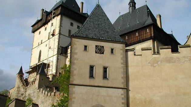 Účastníci workcampu v Karlštejně prožijí devět dnů nedaleko slavného hradu Karla IV.