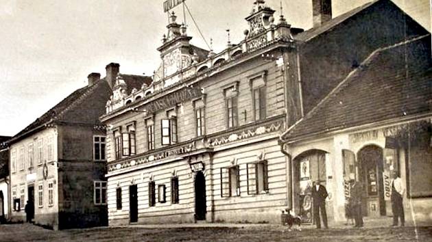 Okresní hospodářská záložna v Hořovicích na začátku 20. století, pobočka v Hostomicích pod Brdy.