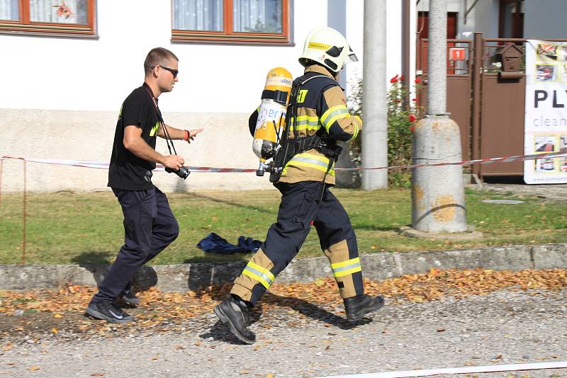 Z hasičské soutěže 'Toughest Firefighter Alive - Nejtvrdší hasič přežije' v Broumech.