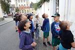 Děti ze školní družiny Základní školy Beroun - Závodí se vydaly na stezku Po stopách tichého génia po našem městě v Berouně.