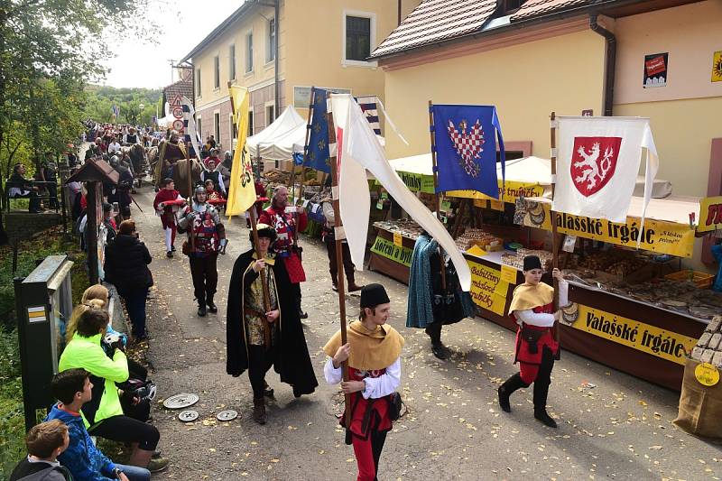 Z císařského průvodu v rámci Karlštejnského vinobraní.